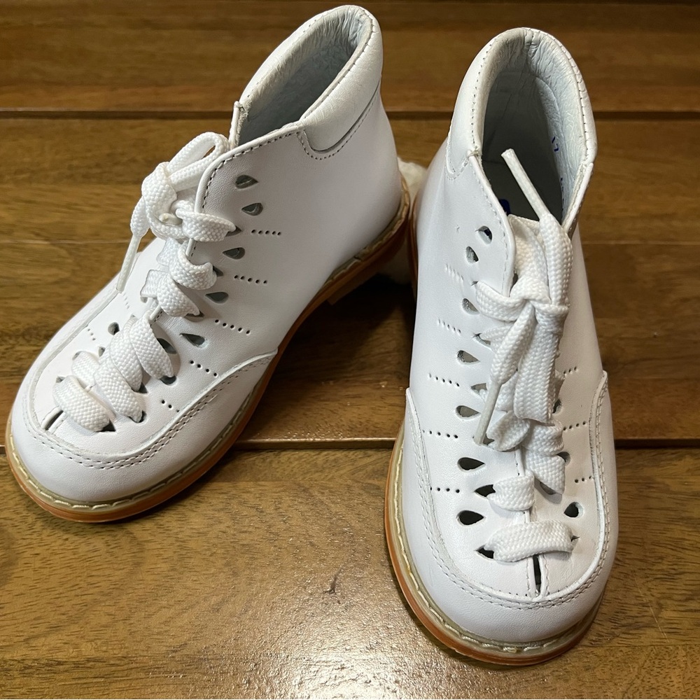 OshKosh B'gosh White  Footwear 5 Toddler